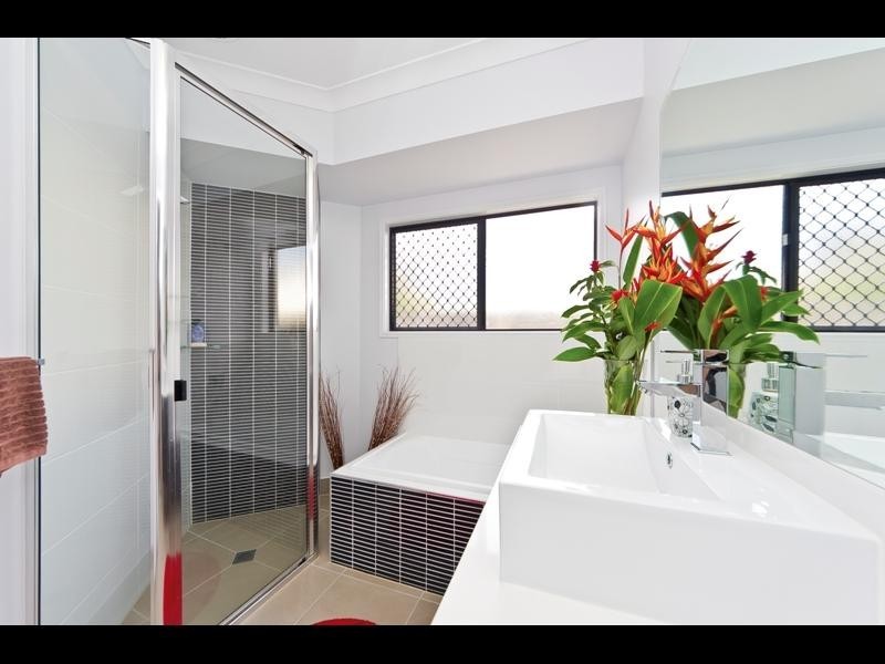 4 Galena Chase, Trinity Park QLD 4879