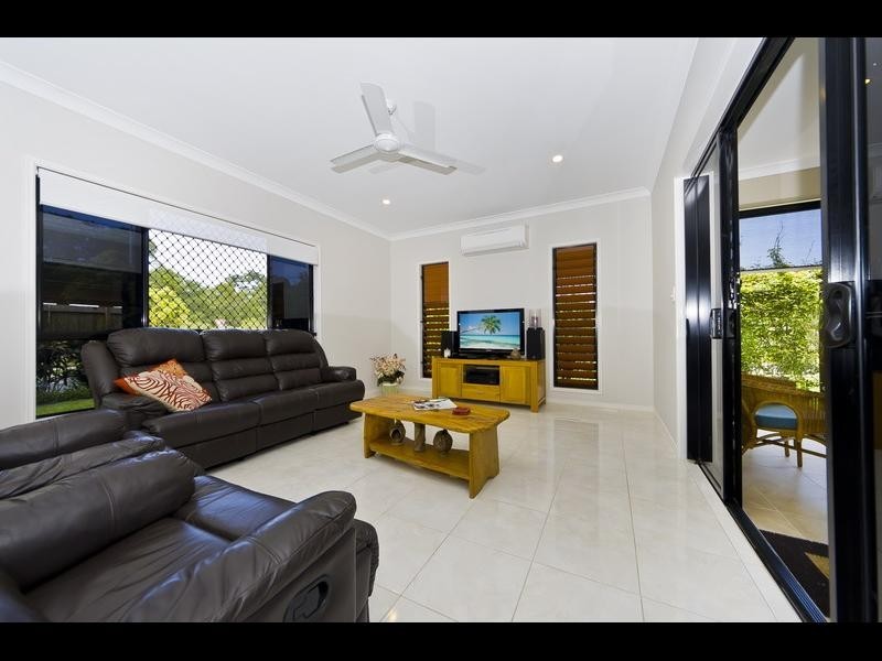 2 Galena Chase, Trinity Park QLD 4879