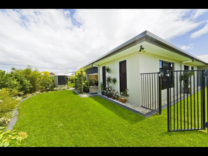 2 Galena Chase, Trinity Park QLD 4879