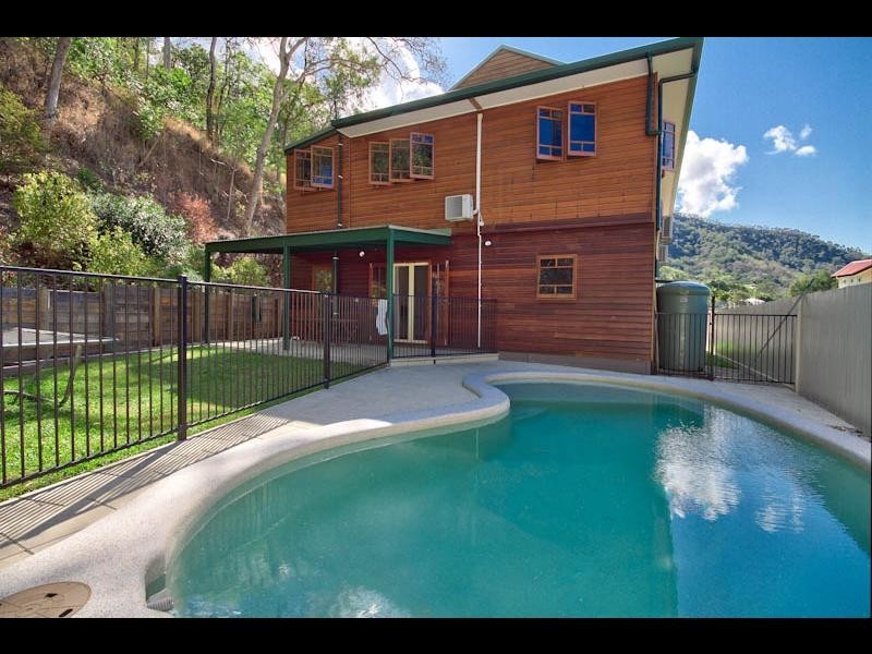 7 Hillside Close, Aeroglen QLD 4870