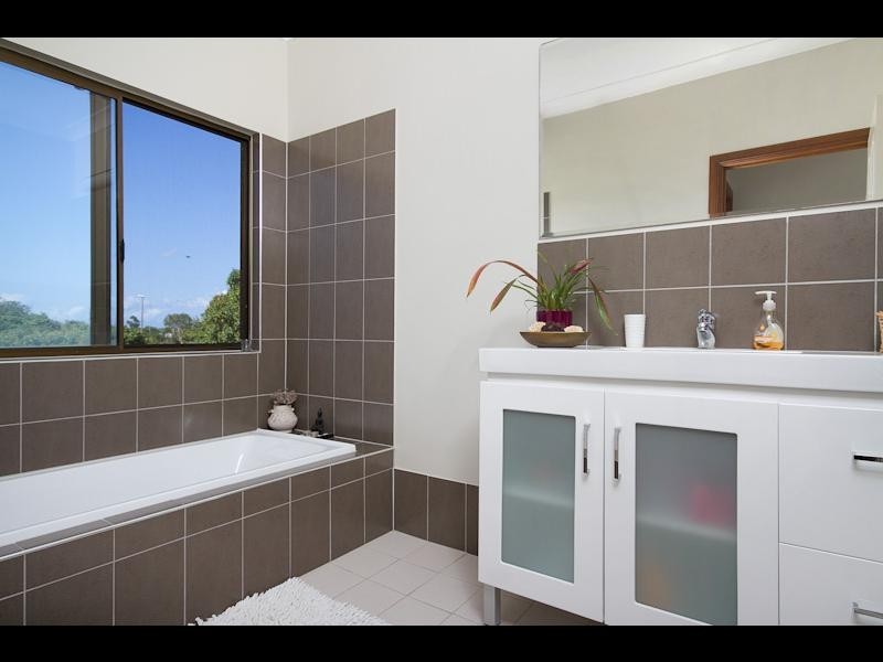7 Hillside Close, Aeroglen QLD 4870