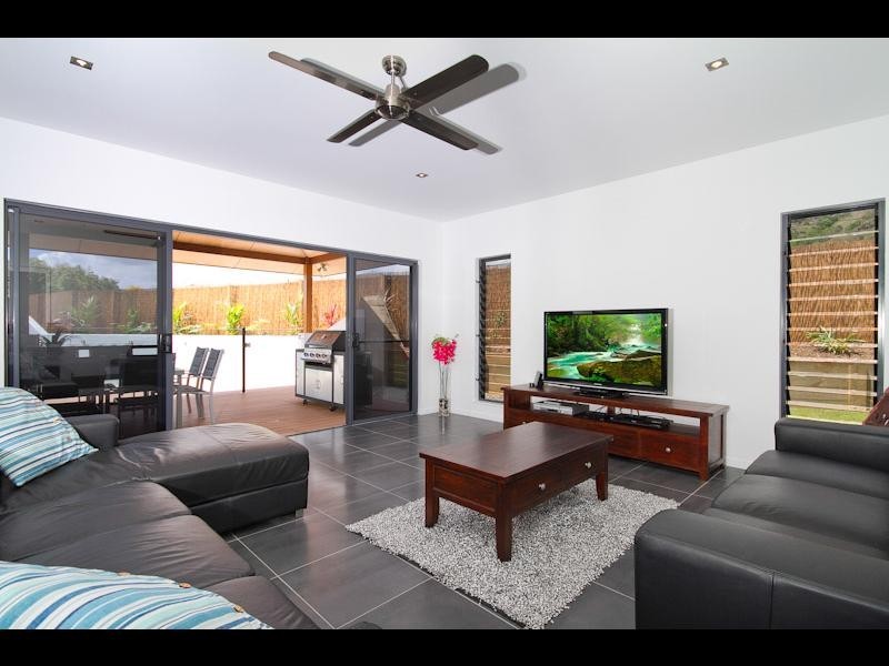 43 Bassett Street, Kanimbla QLD 4870