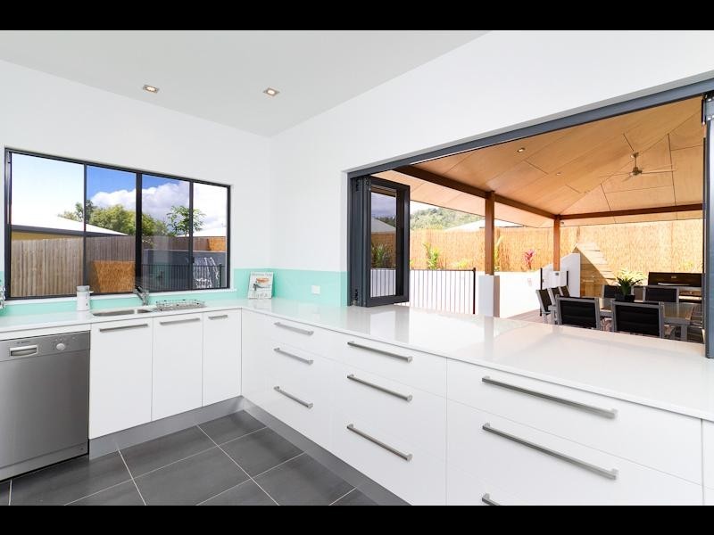 43 Bassett Street, Kanimbla QLD 4870