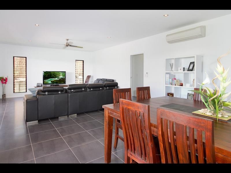 43 Bassett Street, Kanimbla QLD 4870