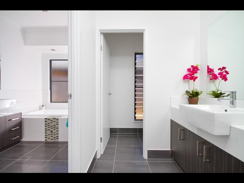 43 Bassett Street, Kanimbla QLD 4870