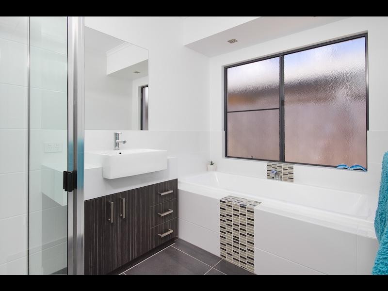 43 Bassett Street, Kanimbla QLD 4870