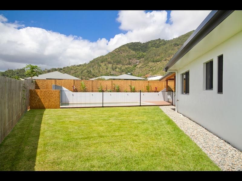 43 Bassett Street, Kanimbla QLD 4870