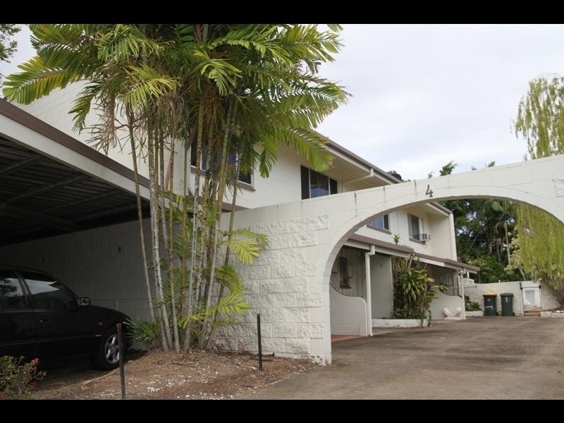 2/4 Crathern Close, Edge Hill QLD 4870