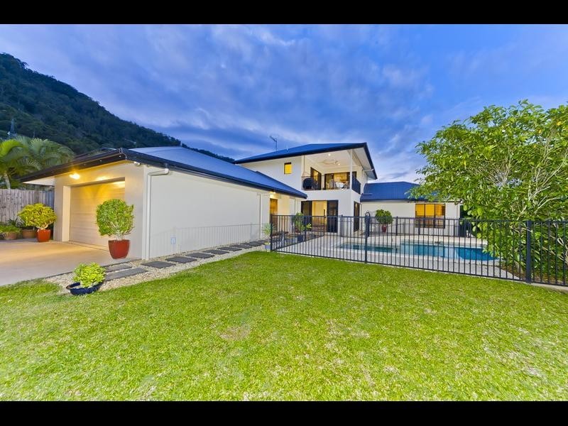 25 Pelling Close, Kanimbla QLD 4870