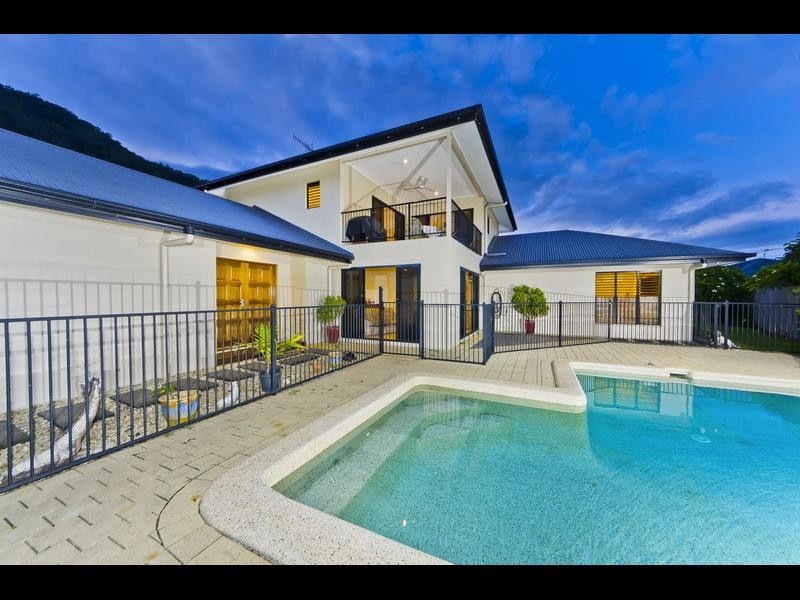 25 Pelling Close, Kanimbla QLD 4870