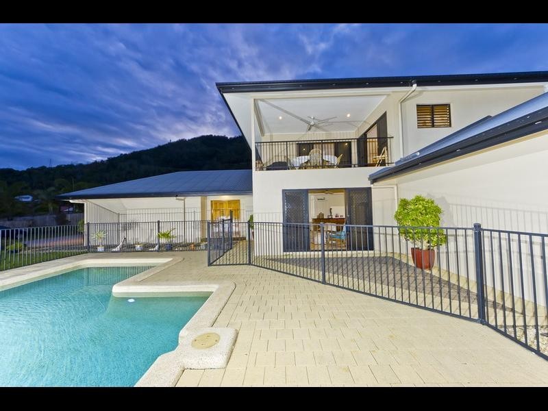 25 Pelling Close, Kanimbla QLD 4870