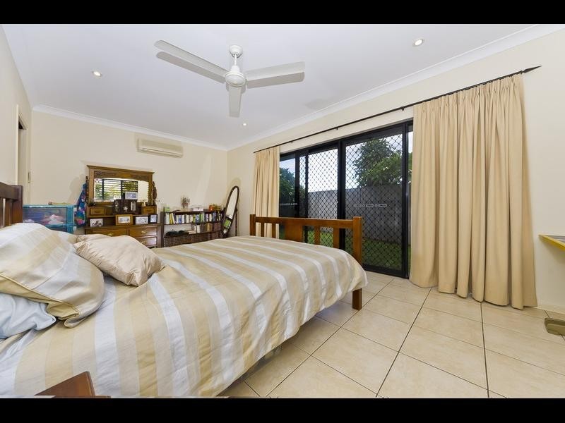 25 Pelling Close, Kanimbla QLD 4870