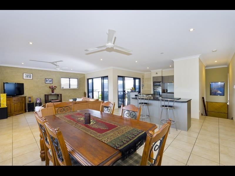 25 Pelling Close, Kanimbla QLD 4870