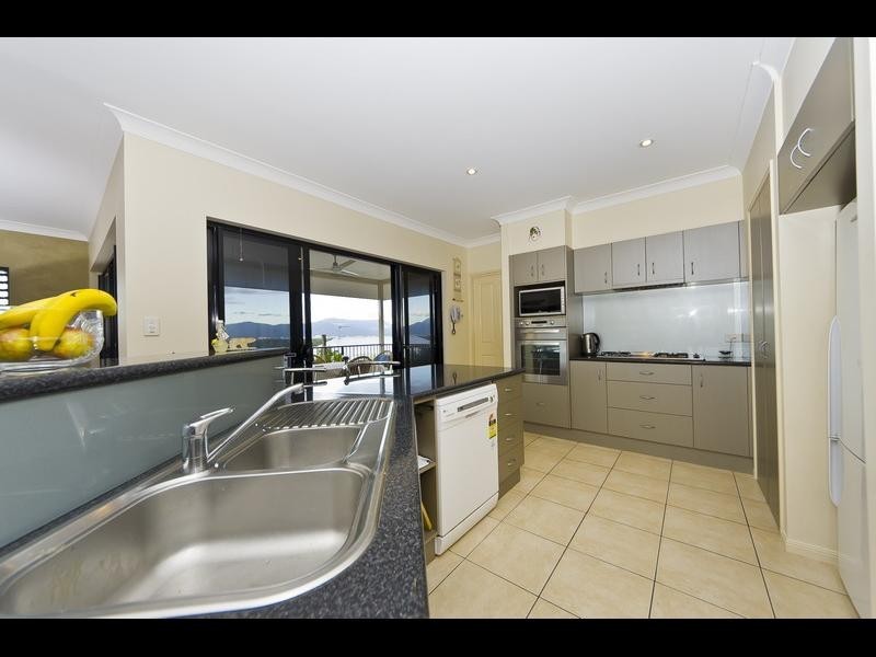 25 Pelling Close, Kanimbla QLD 4870