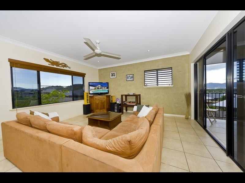 25 Pelling Close, Kanimbla QLD 4870