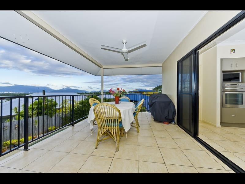 25 Pelling Close, Kanimbla QLD 4870