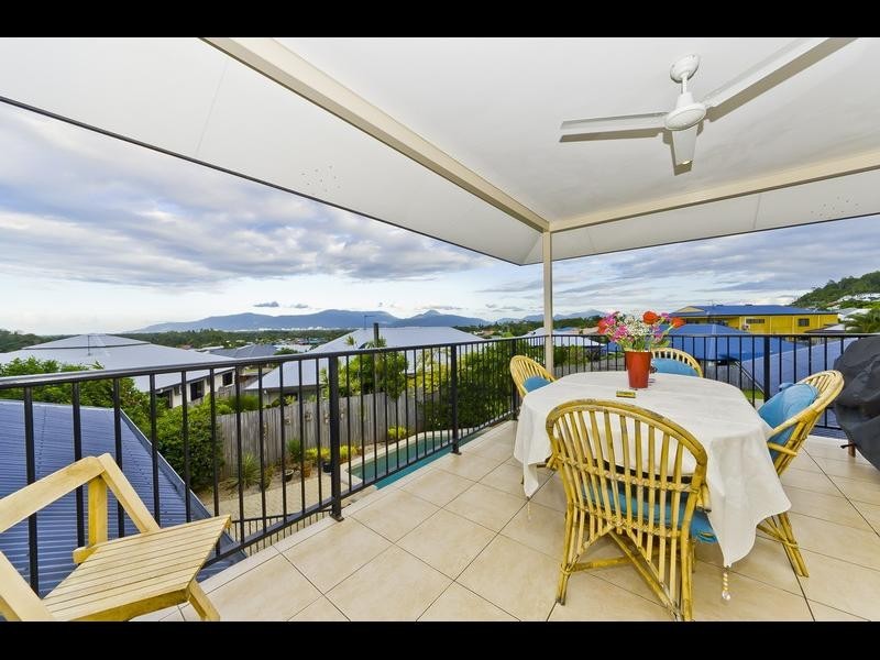 25 Pelling Close, Kanimbla QLD 4870