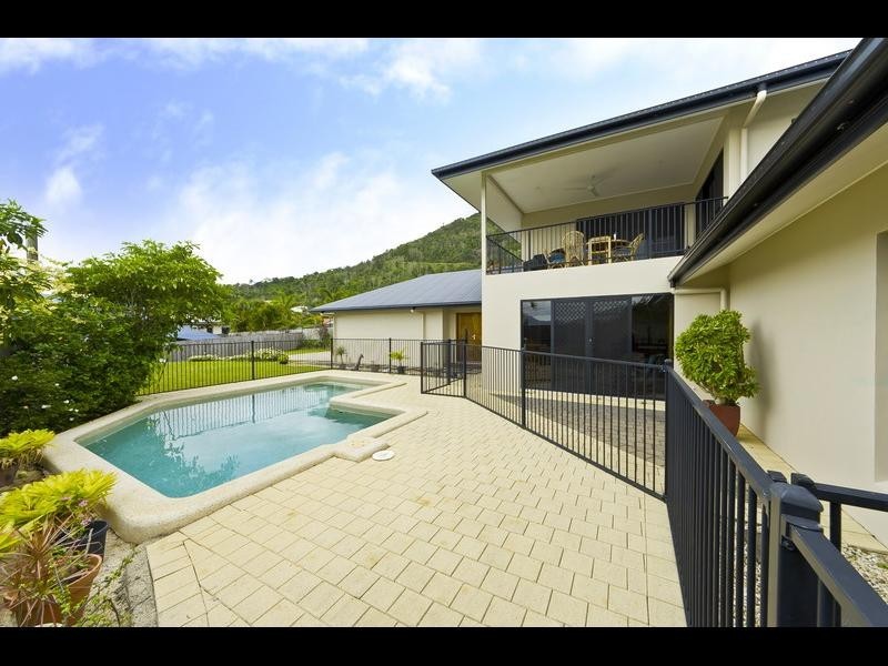 25 Pelling Close, Kanimbla QLD 4870