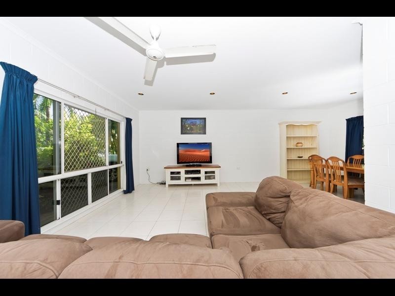 3 Summer Hill Drive, Mooroobool QLD 4870