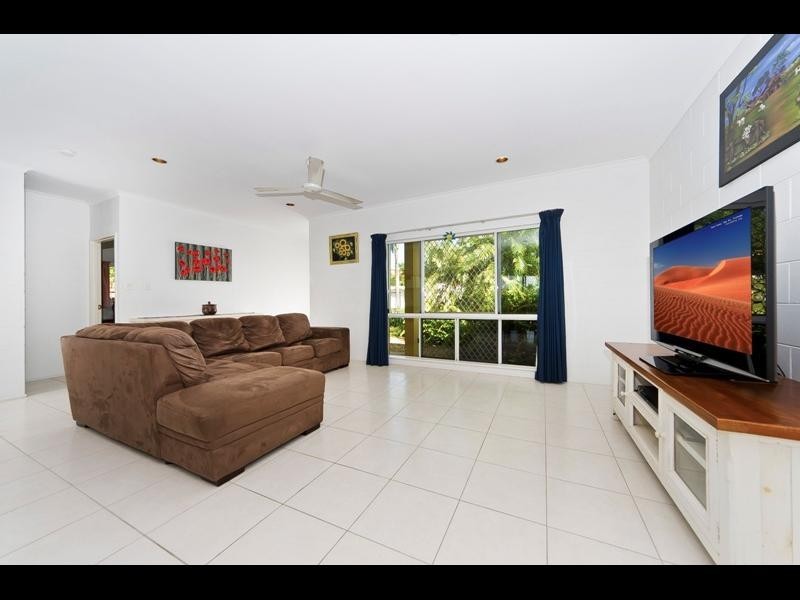 3 Summer Hill Drive, Mooroobool QLD 4870