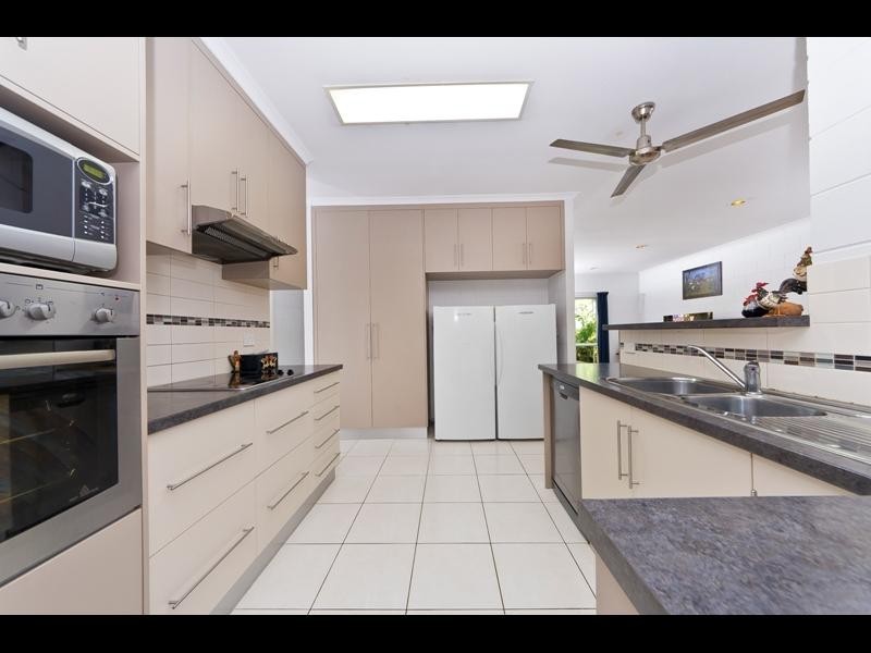 3 Summer Hill Drive, Mooroobool QLD 4870