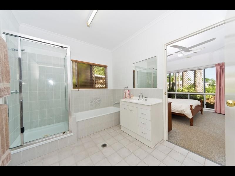 3 Summer Hill Drive, Mooroobool QLD 4870