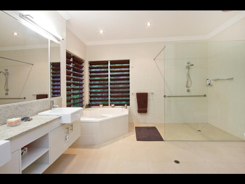 2 Queenley Close, Edge Hill QLD 4870