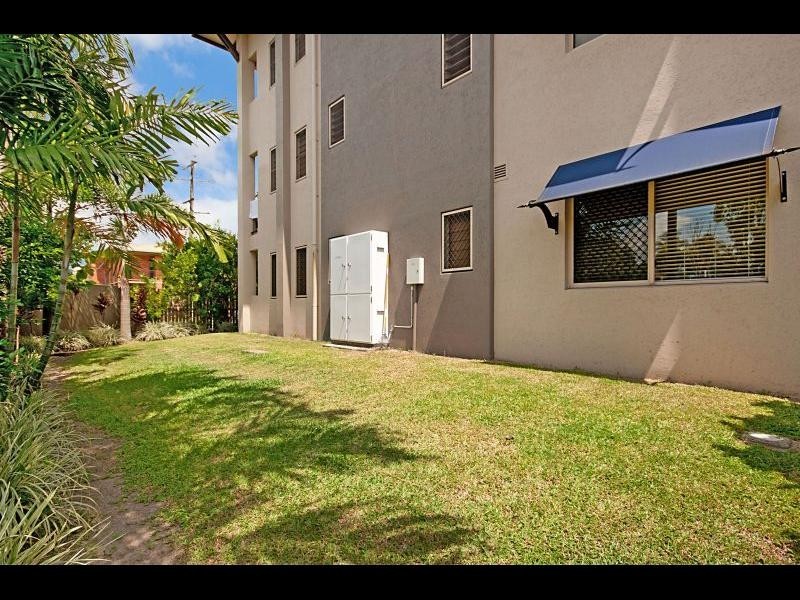 203/2-8 Centenary Close, Manoora QLD 4870