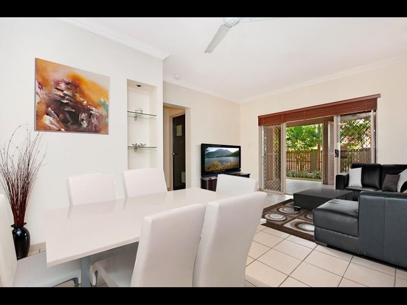 203/2-8 Centenary Close, Manoora QLD 4870