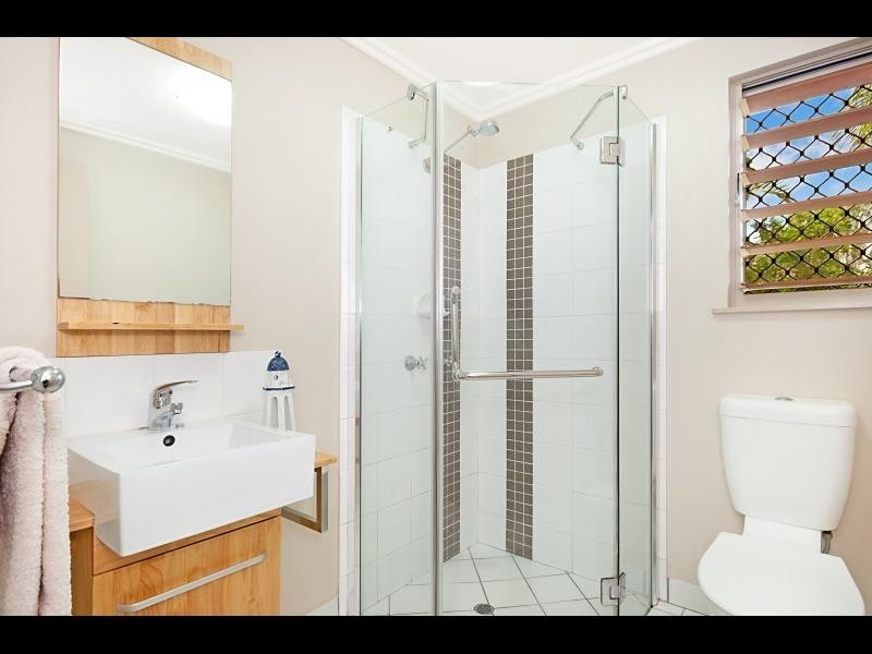 203/2-8 Centenary Close, Manoora QLD 4870