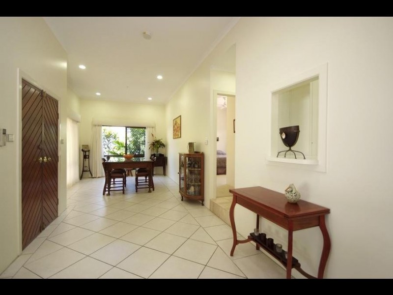 6 Forum Close, Mooroobool QLD 4870
