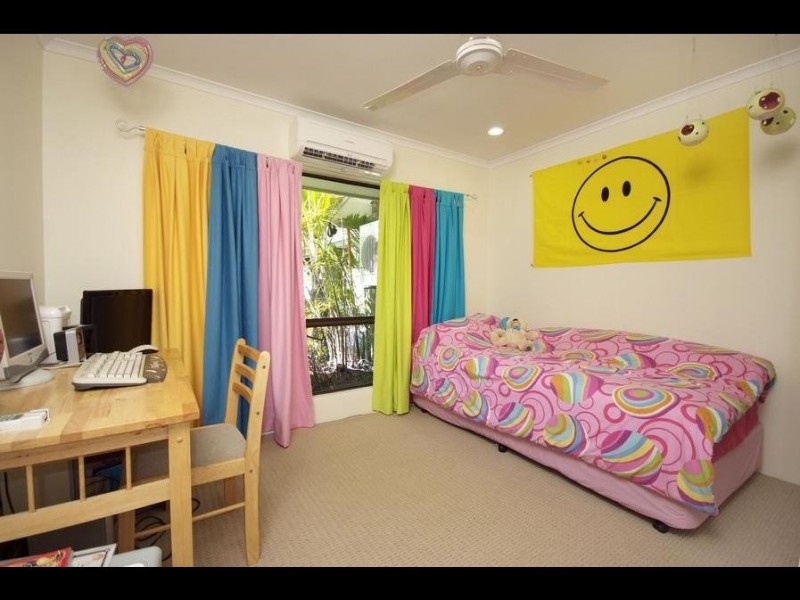 6 Forum Close, Mooroobool QLD 4870