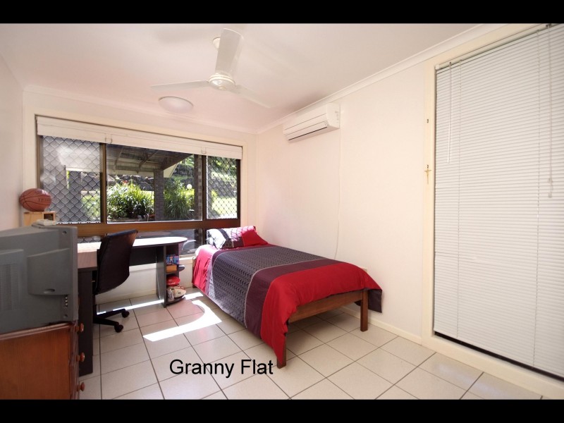 6 Forum Close, Mooroobool QLD 4870