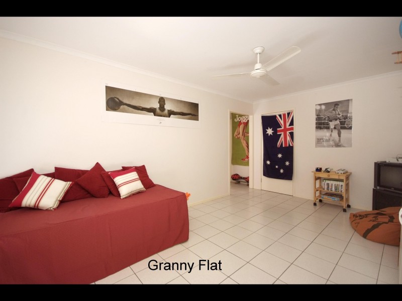 6 Forum Close, Mooroobool QLD 4870