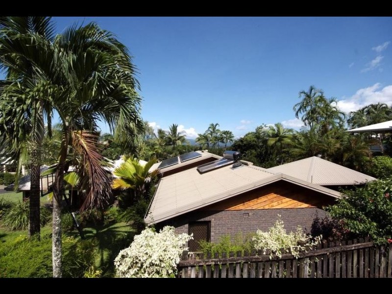6 Forum Close, Mooroobool QLD 4870