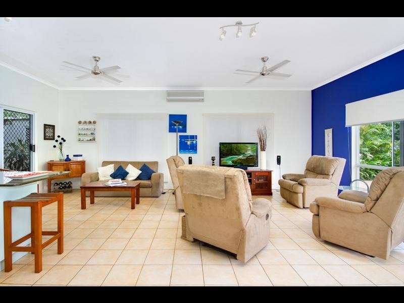 9 Gerbera Street, Holloways Beach QLD 4878