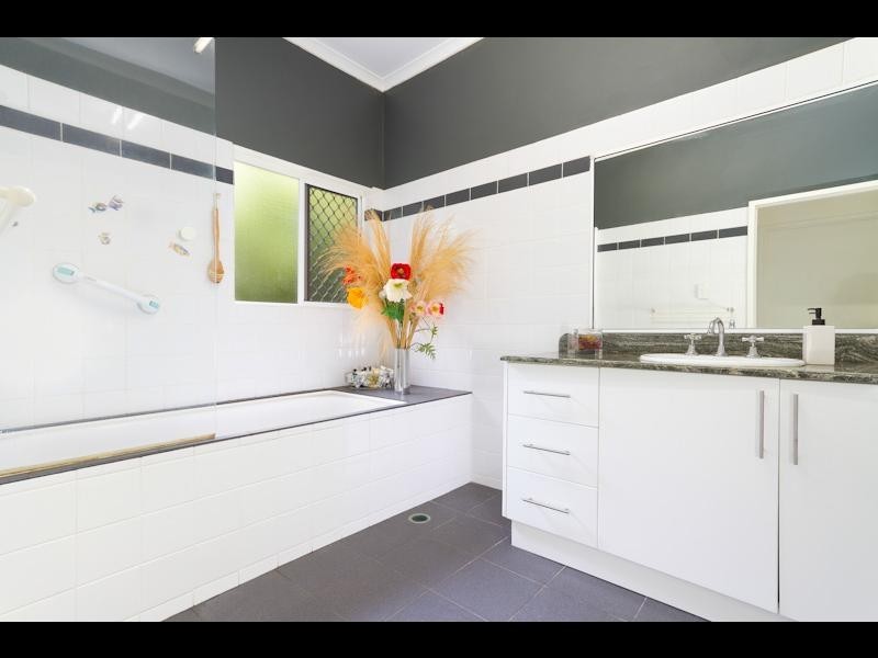 9 Gerbera Street, Holloways Beach QLD 4878