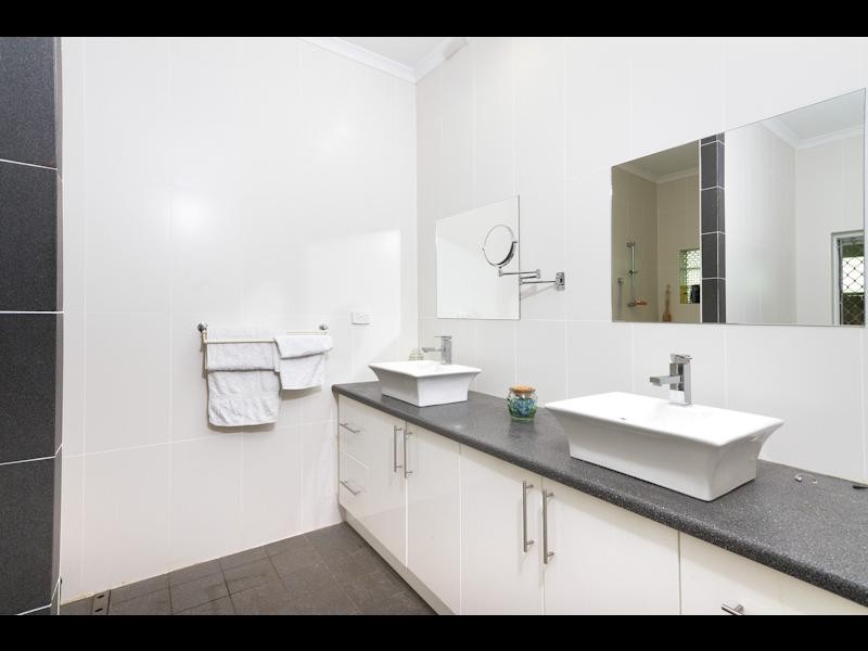 9 Gerbera Street, Holloways Beach QLD 4878