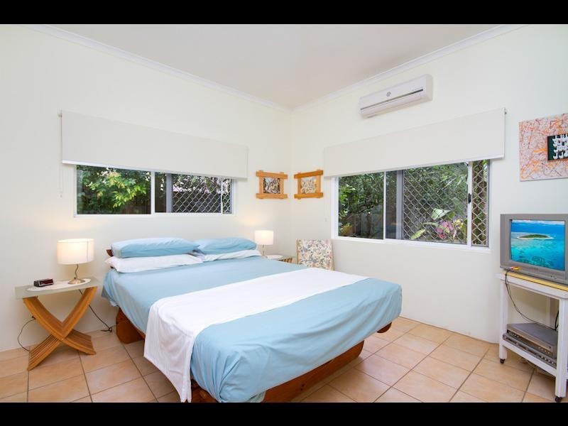 9 Gerbera Street, Holloways Beach QLD 4878