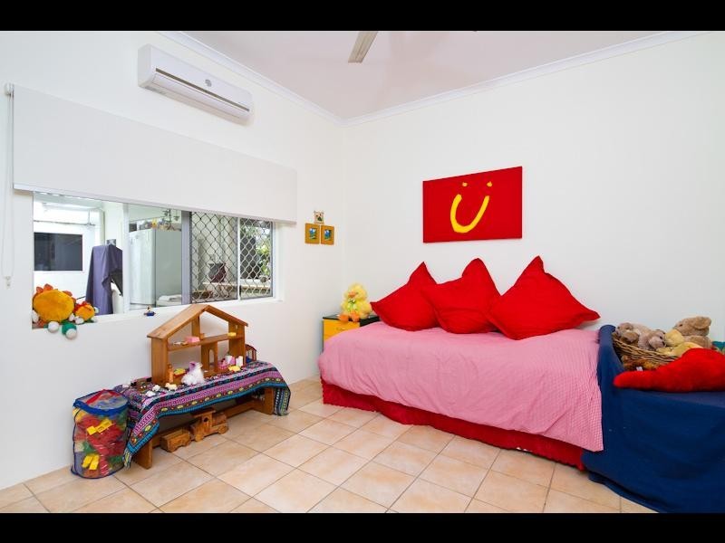 9 Gerbera Street, Holloways Beach QLD 4878