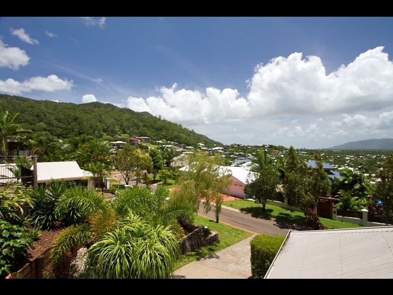 19 Guthrie Close, Bentley Park QLD 4869