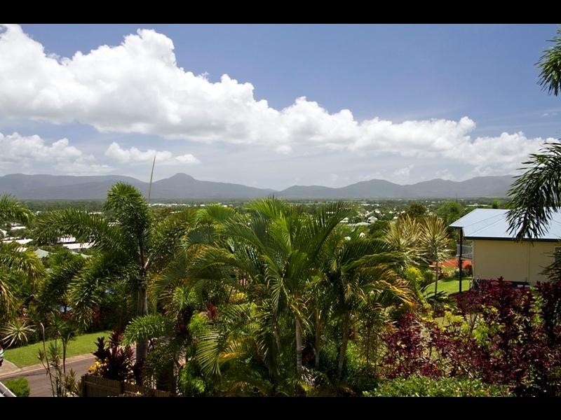 19 Guthrie Close, Bentley Park QLD 4869