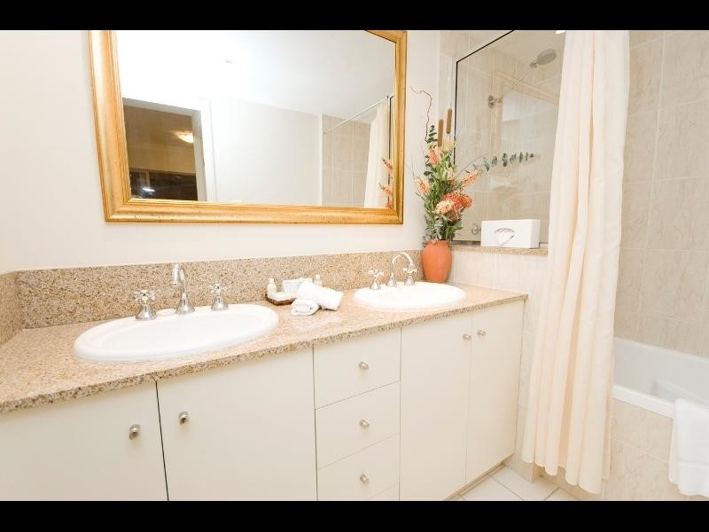 1728/2 Greenslopes Street, Cairns North QLD 4870