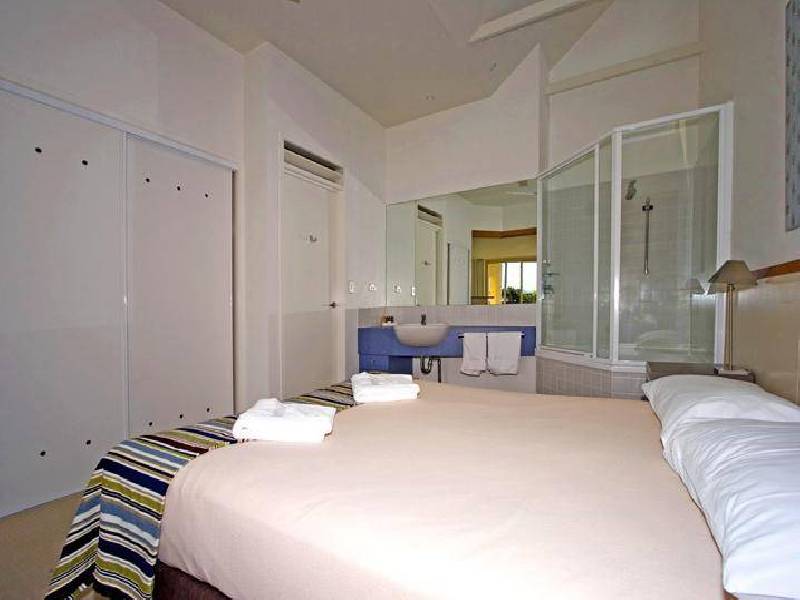 6 Mainwaring Apartments, Barclay Drive, Casuarina NSW 2487