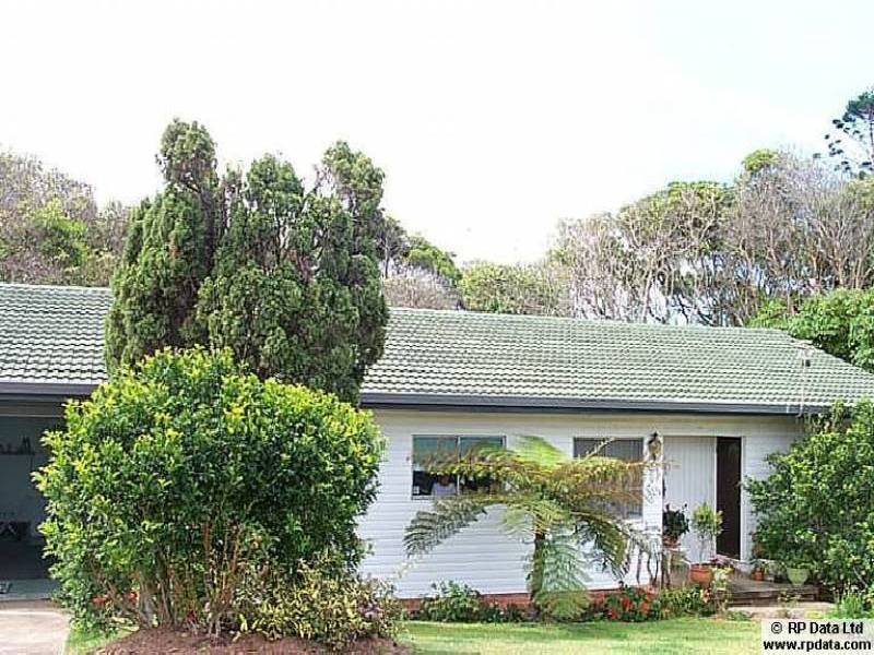 6 Sapphire Crescent, Sapphire Beach NSW 2450