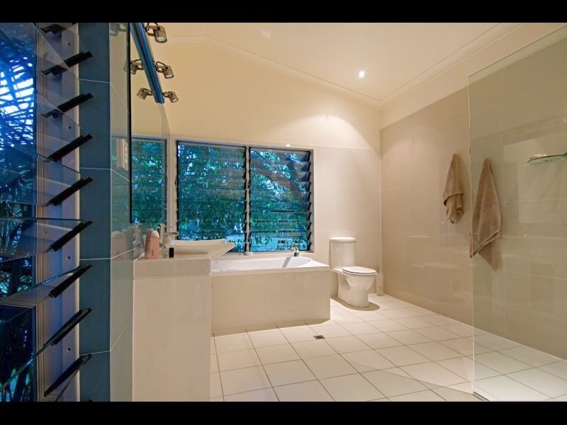 376 Lake Cooroibah Drive, Cooroibah QLD 4565