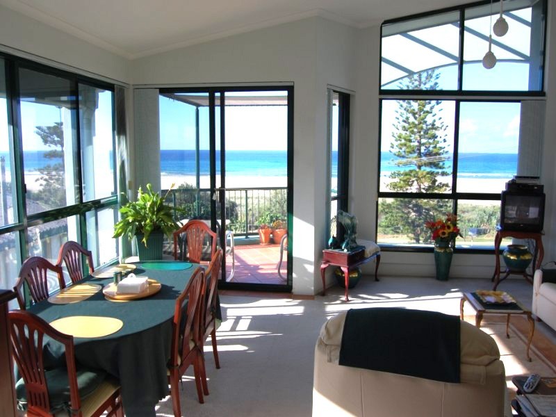 8/52 Pacific Parade, Kirra QLD 4225