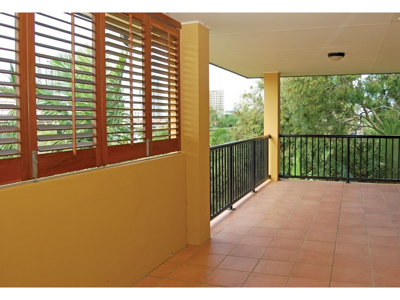8/20 Dutton St, Coolangatta QLD 4225
