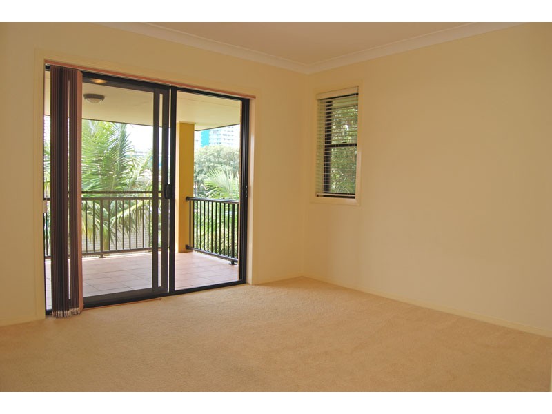8/20 Dutton St, Coolangatta QLD 4225