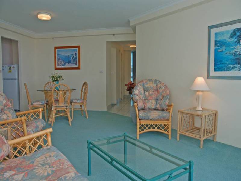 411 Ocean Plaza, 70 Marine Parade, Coolangatta QLD 4225